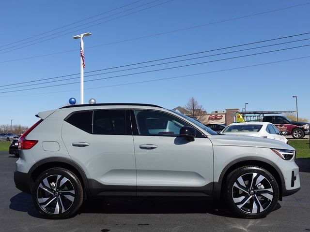 2024 Volvo XC40 Ultimate Dark Theme