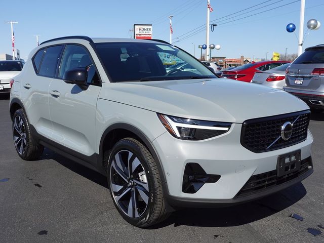 2024 Volvo XC40 Ultimate Dark Theme