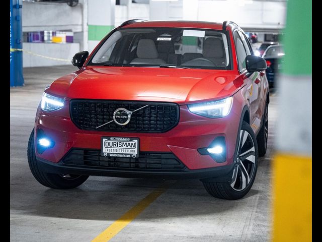 2024 Volvo XC40 Ultimate Dark Theme