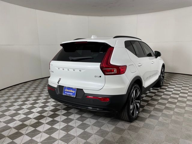 2024 Volvo XC40 Ultimate Dark Theme