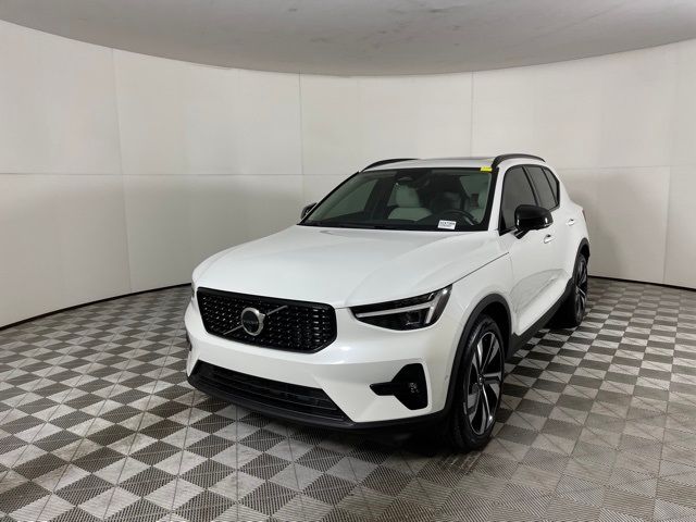 2024 Volvo XC40 Ultimate Dark Theme