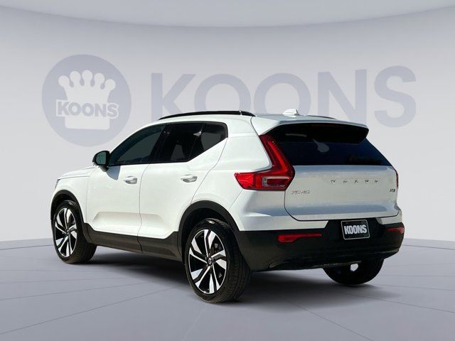 2024 Volvo XC40 Ultimate Dark Theme