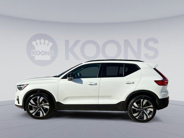 2024 Volvo XC40 Ultimate Dark Theme