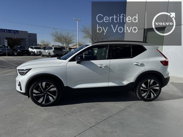 2024 Volvo XC40 Ultimate Dark Theme