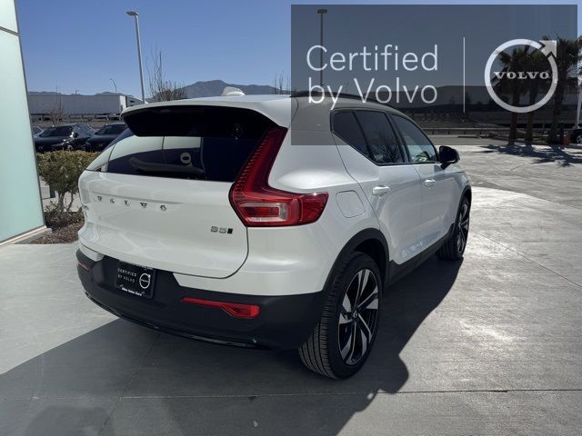 2024 Volvo XC40 Ultimate Dark Theme
