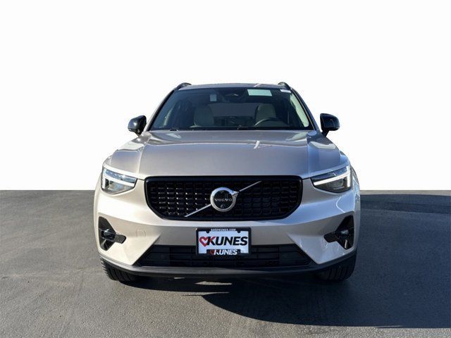 2024 Volvo XC40 Ultimate Dark Theme