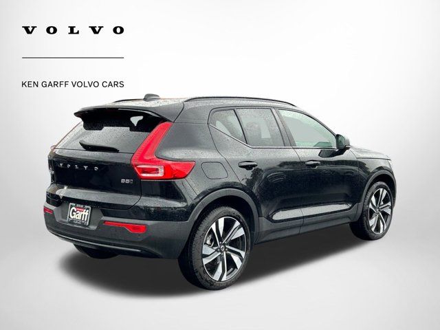 2024 Volvo XC40 Ultimate Dark Theme