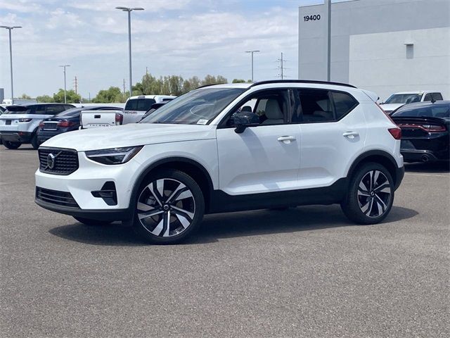 2024 Volvo XC40 Ultimate Dark Theme