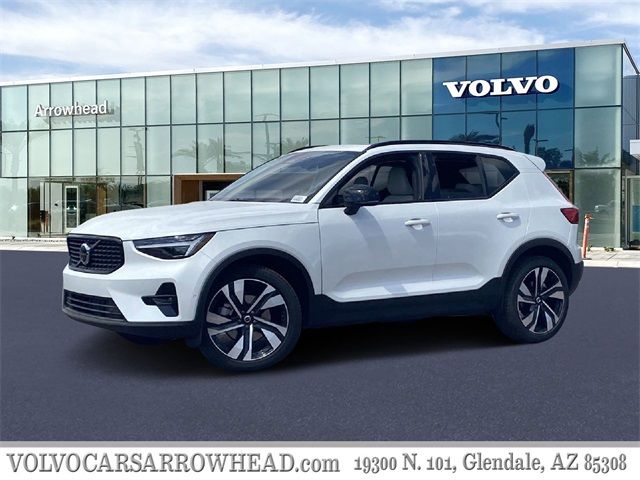 2024 Volvo XC40 Ultimate Dark Theme