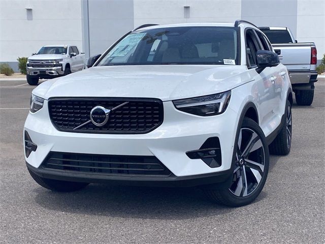 2024 Volvo XC40 Ultimate Dark Theme