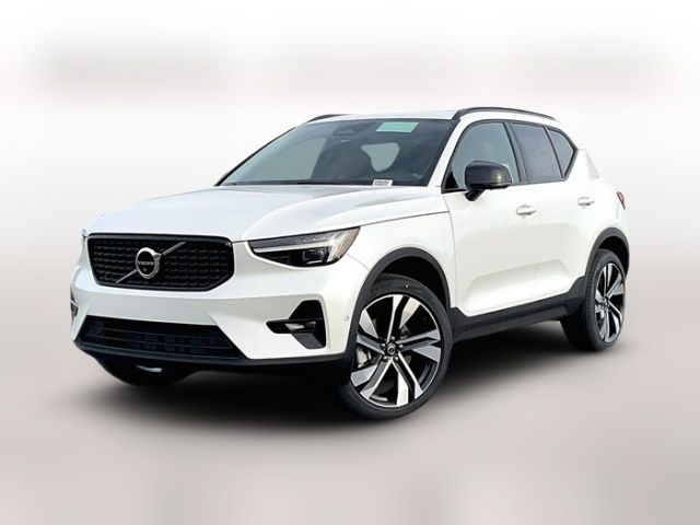 2024 Volvo XC40 Ultimate Dark Theme