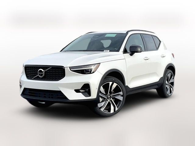 2024 Volvo XC40 Ultimate Dark Theme