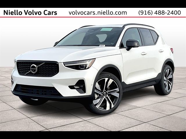 2024 Volvo XC40 Ultimate Dark Theme