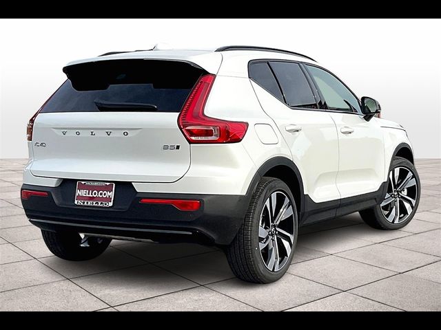 2024 Volvo XC40 Ultimate Dark Theme