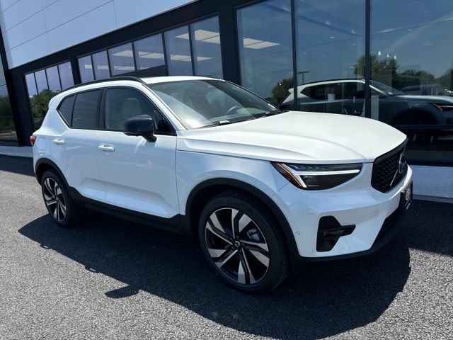 2024 Volvo XC40 Ultimate Dark Theme