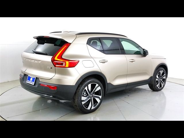 2024 Volvo XC40 Ultimate Dark Theme