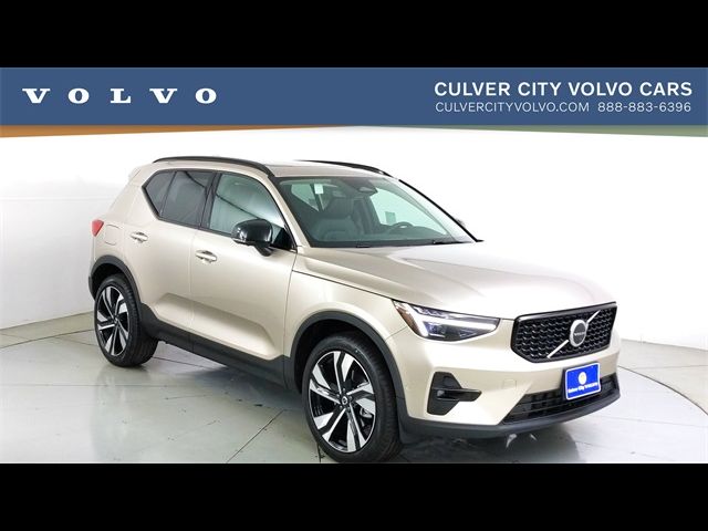 2024 Volvo XC40 Ultimate Dark Theme