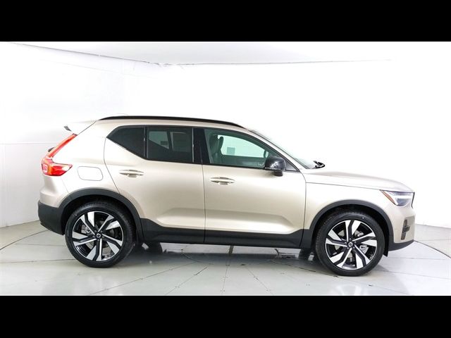 2024 Volvo XC40 Ultimate Dark Theme