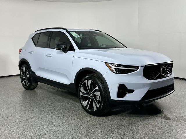 2024 Volvo XC40 Ultimate Dark Theme