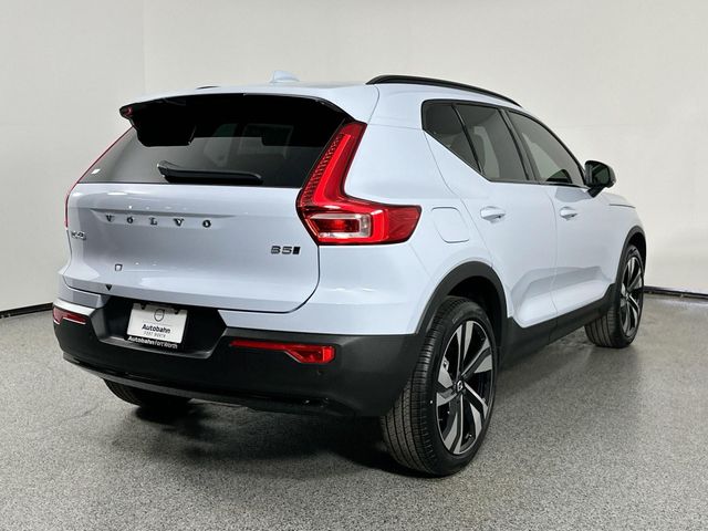 2024 Volvo XC40 Ultimate Dark Theme