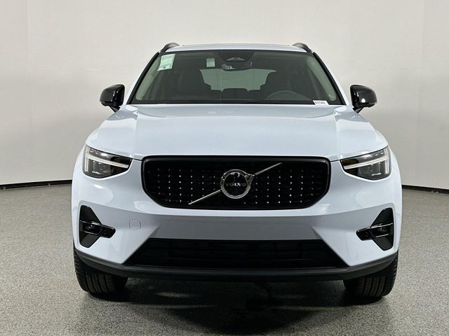 2024 Volvo XC40 Ultimate Dark Theme