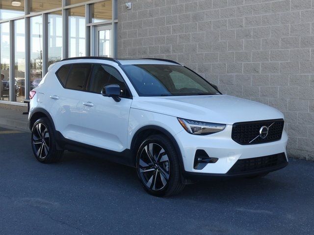 2024 Volvo XC40 Ultimate Dark Theme