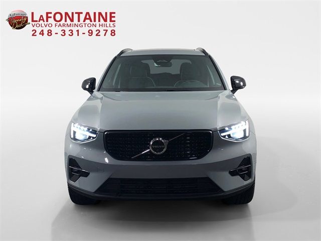 2024 Volvo XC40 Ultimate Dark Theme