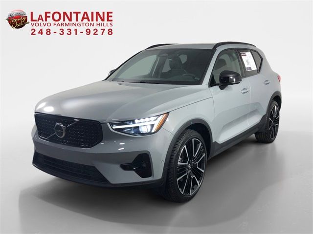 2024 Volvo XC40 Ultimate Dark Theme