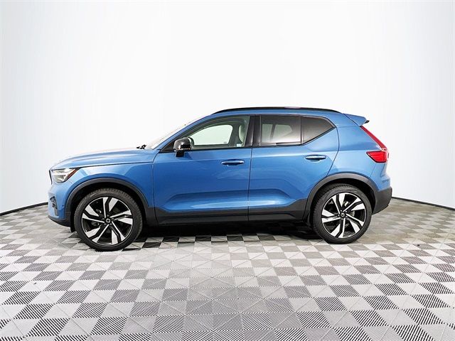 2024 Volvo XC40 Ultimate Dark Theme