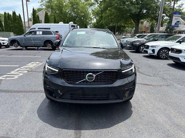 2024 Volvo XC40 Ultimate Dark Theme