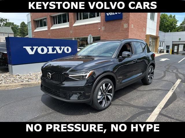 2024 Volvo XC40 Ultimate Dark Theme