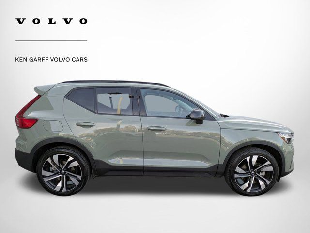 2024 Volvo XC40 Ultimate Dark Theme