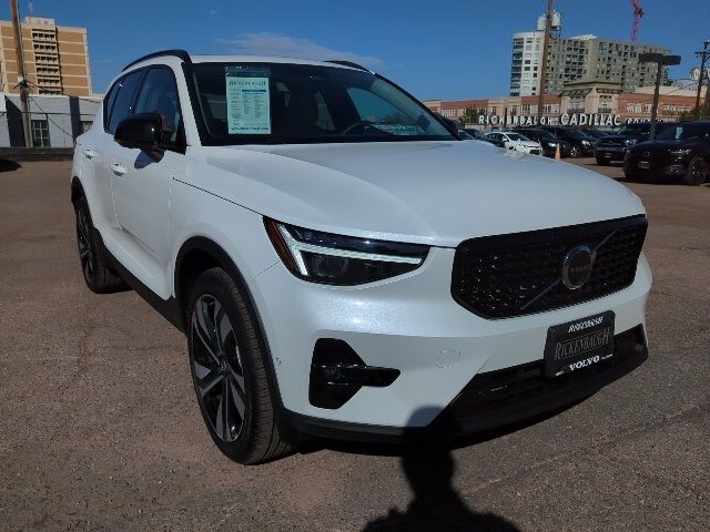 2024 Volvo XC40 Ultimate Dark Theme