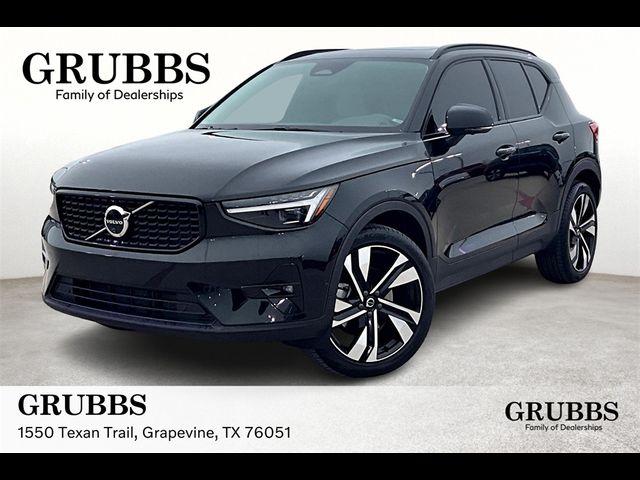 2024 Volvo XC40 Ultimate Dark Theme