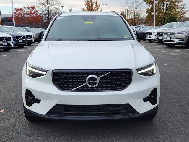 2024 Volvo XC40 Ultimate Dark Theme