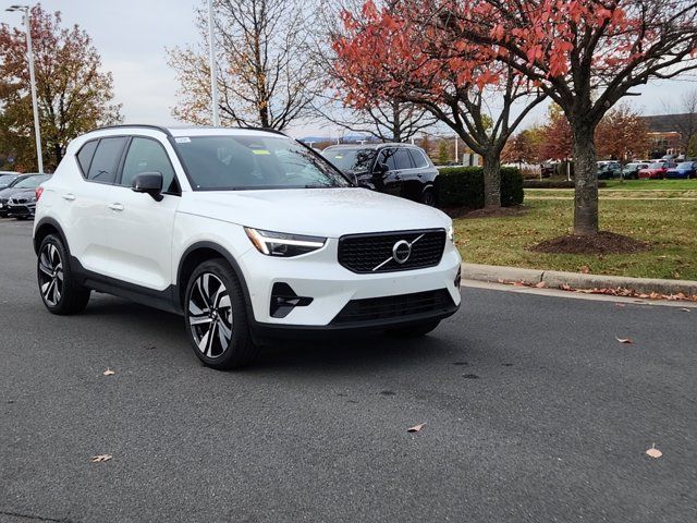 2024 Volvo XC40 Ultimate Dark Theme