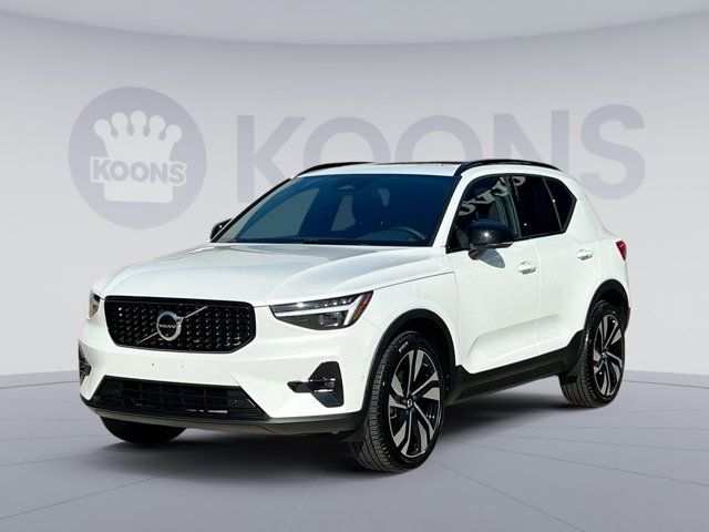 2024 Volvo XC40 Ultimate Dark Theme