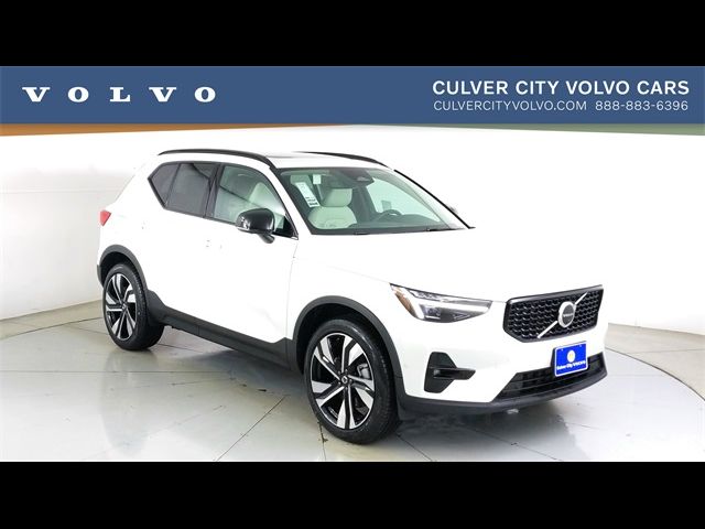 2024 Volvo XC40 Ultimate Dark Theme