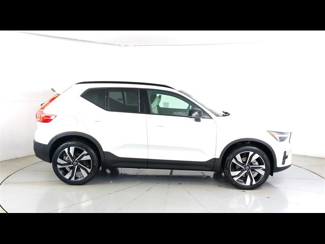 2024 Volvo XC40 Ultimate Dark Theme