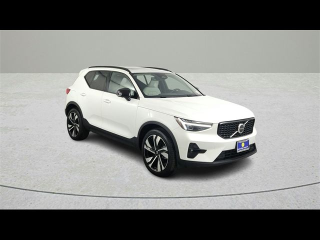 2024 Volvo XC40 Ultimate Dark Theme