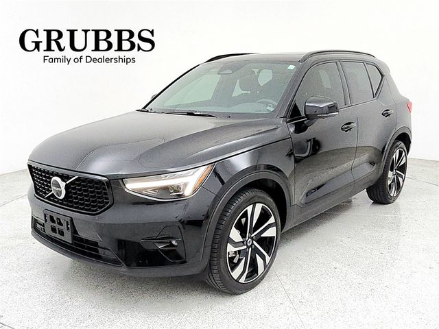 2024 Volvo XC40 Ultimate Dark Theme