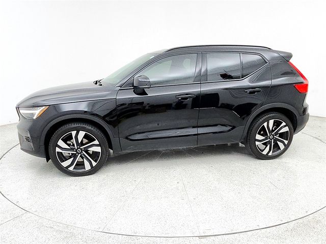 2024 Volvo XC40 Ultimate Dark Theme