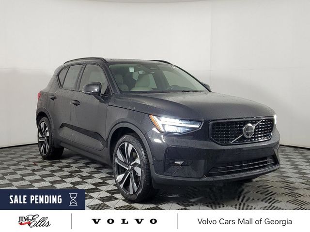 2024 Volvo XC40 Ultimate Dark Theme