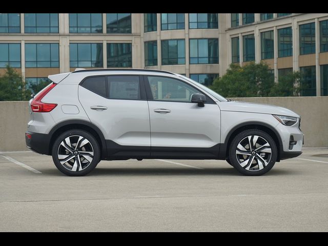 2024 Volvo XC40 Ultimate Dark Theme