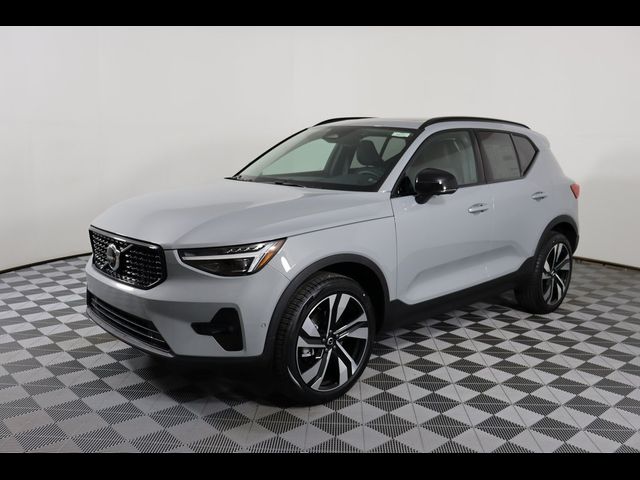 2024 Volvo XC40 Ultimate Dark Theme