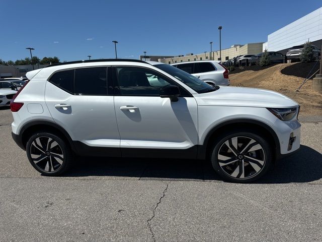 2024 Volvo XC40 Ultimate Dark Theme