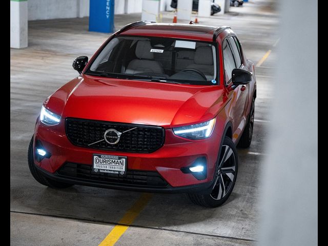 2024 Volvo XC40 Ultimate Dark Theme