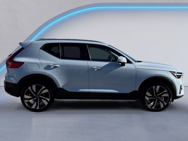 2024 Volvo XC40 Ultimate Bright Theme