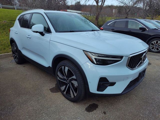 2024 Volvo XC40 Ultimate Bright Theme