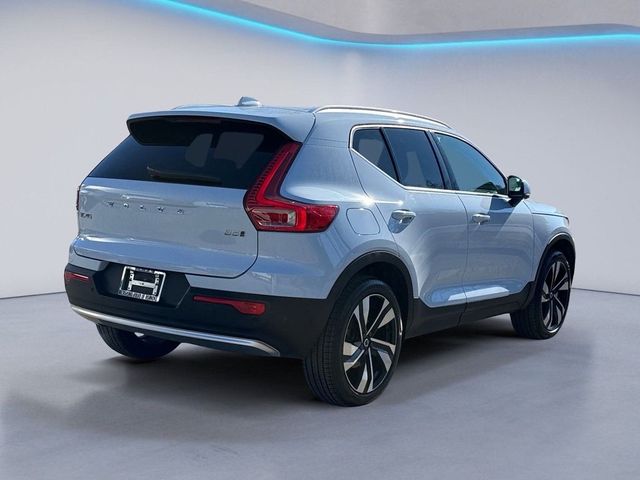 2024 Volvo XC40 Ultimate Bright Theme